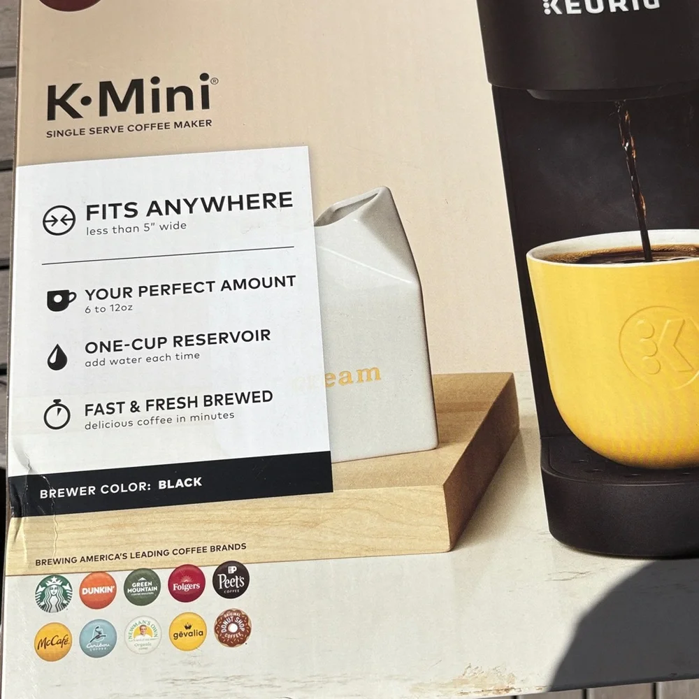 Keurig K-Mini Coffee Maker - Black and Silver - Picture 4 of 4